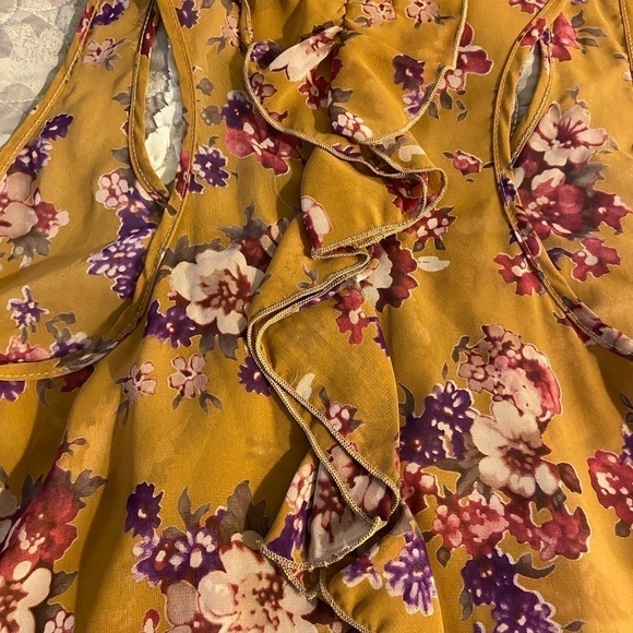 Everly Floral Sleeveless large Mustard tank w roses - Picture 3 of 4